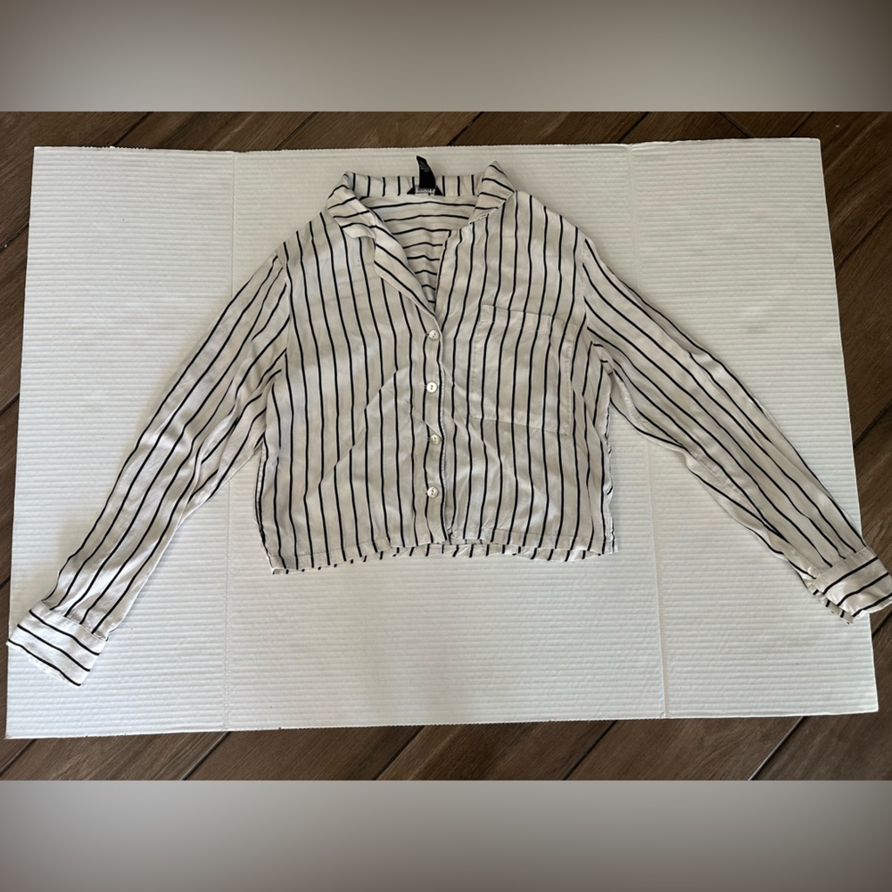 Forever 21 Women's Striped Button-Up Top